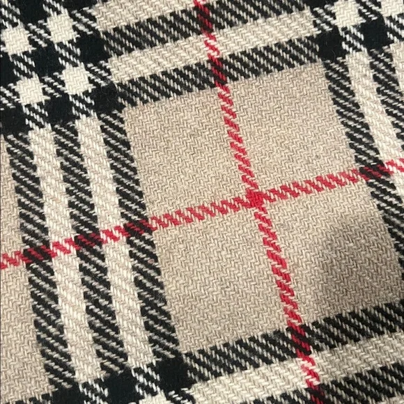 Burberry cashmere wool blend scarf. - Picture 3 of 5